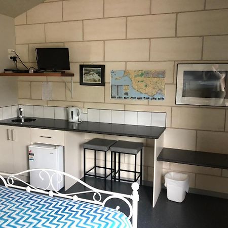 Port Campbell Guesthouse & Flash Packers Екстериор снимка