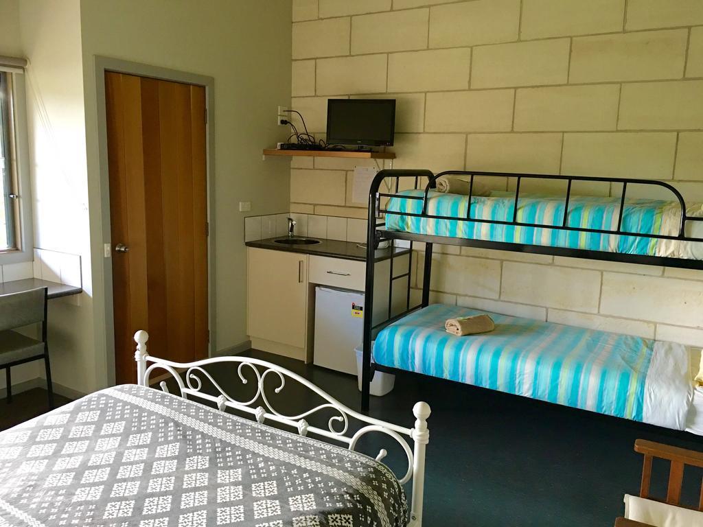 Port Campbell Guesthouse & Flash Packers Екстериор снимка